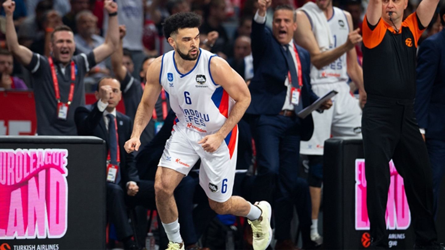 Elijah Bryant makes history, helps Anadolu Efes win EuroLeague championship - BYU Athletics - Official Athletics Website
