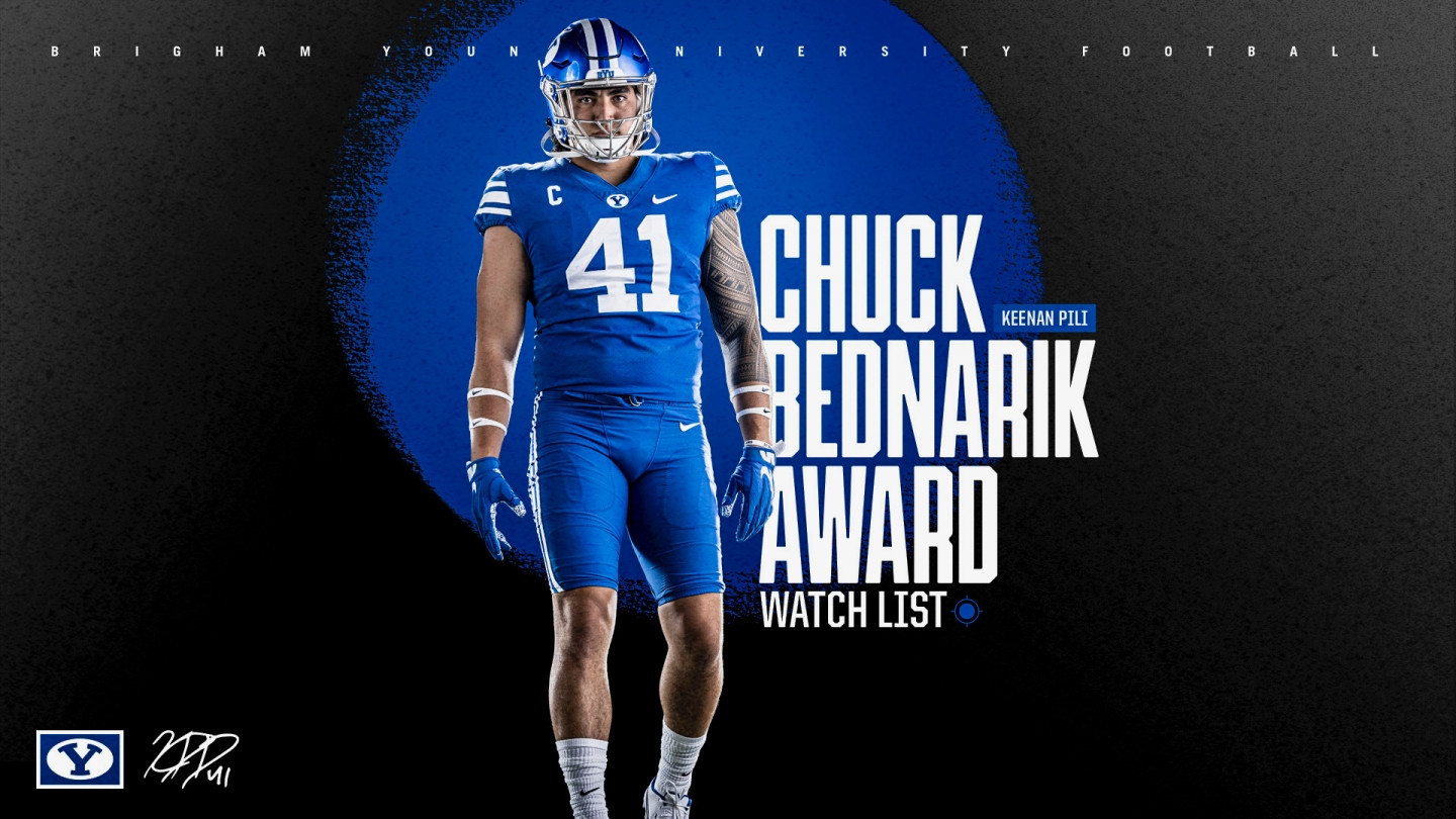 Who are the finalists for the Maxwell Award and the Chuck Bednarik