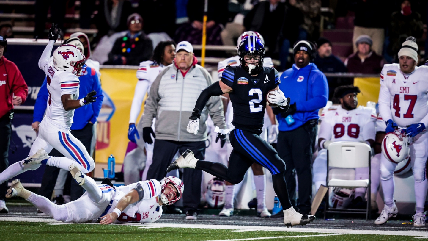 BYU Football Will Play In 2022 New Mexico Bowl Against SMU