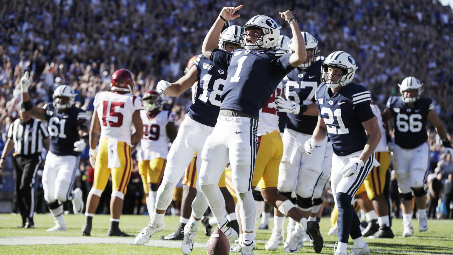 Why the hell do the Titans — the TITANS — carry eight (8) wide receivers? 