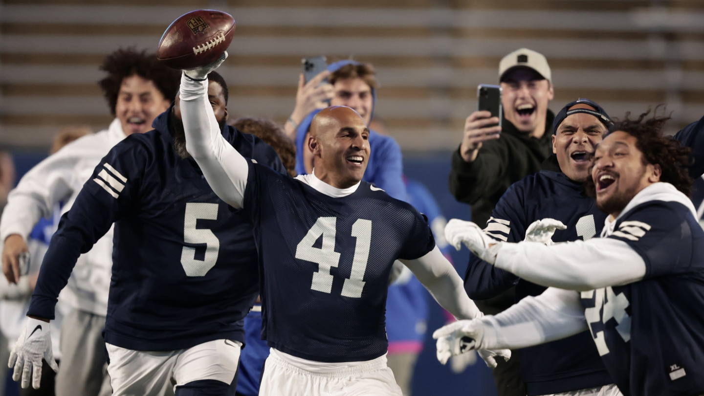 Why don't the Cowboys retire the jersey numbers of their legends