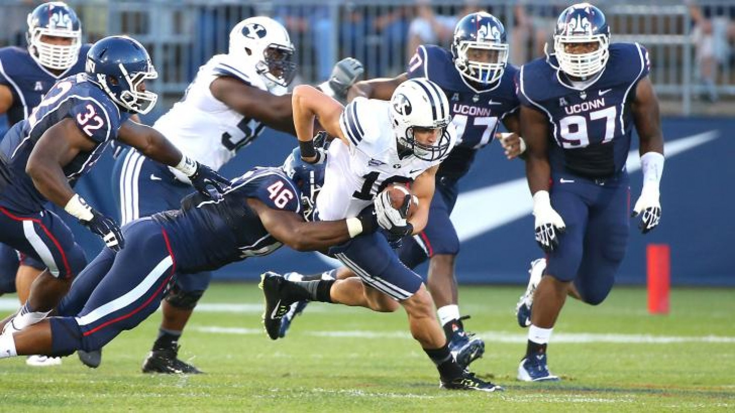 17 Football Plays UConn On Homecoming Saturday - University of Cincinnati  Athletics